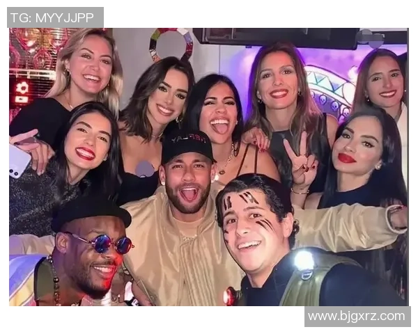 名媛与足球巨星的华丽交集：从赛场到聚光灯背后的故事