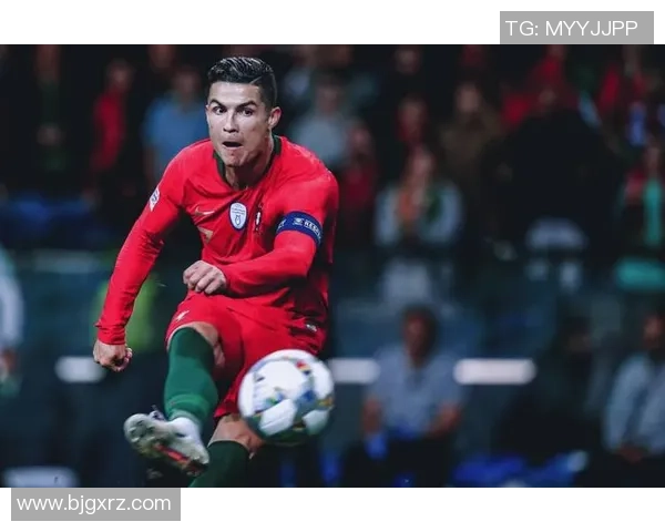 猜猜这位神秘足球巨星是谁 他在赛场上的惊艳表现你一定不陌生