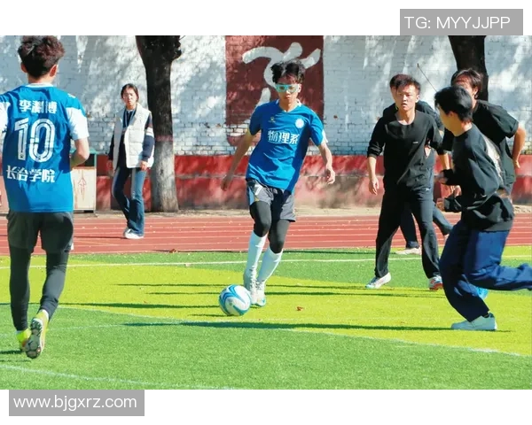 璀璨绿茵荣耀时刻描绘足球巨星激情瞬间